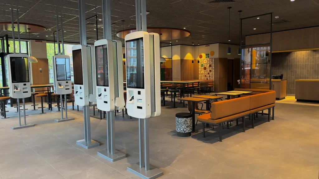 restaurant-mcdonalds-bazhana-6